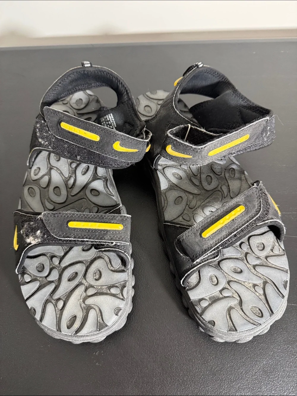 Nike ACG mens 11 black yellow strap outdoor sandal shoes EUC